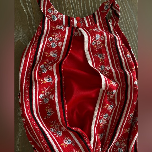 High neck patterned romper with keyhole opening - Picture 3 of 9